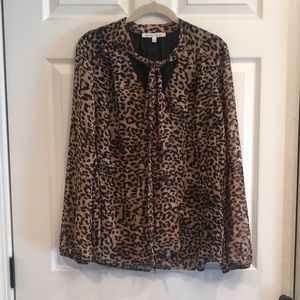 Daniel Rainn size L button front lined blouse